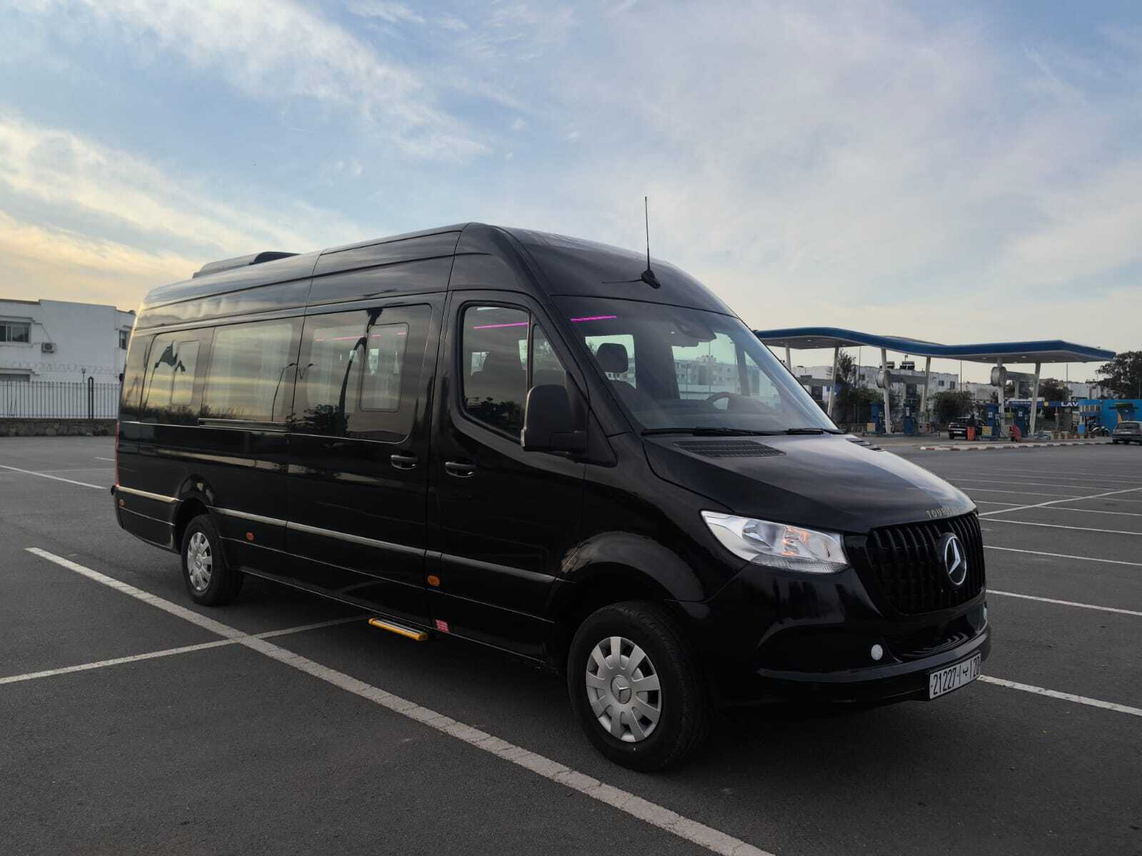 vehicles.items.mercedesGClass.title